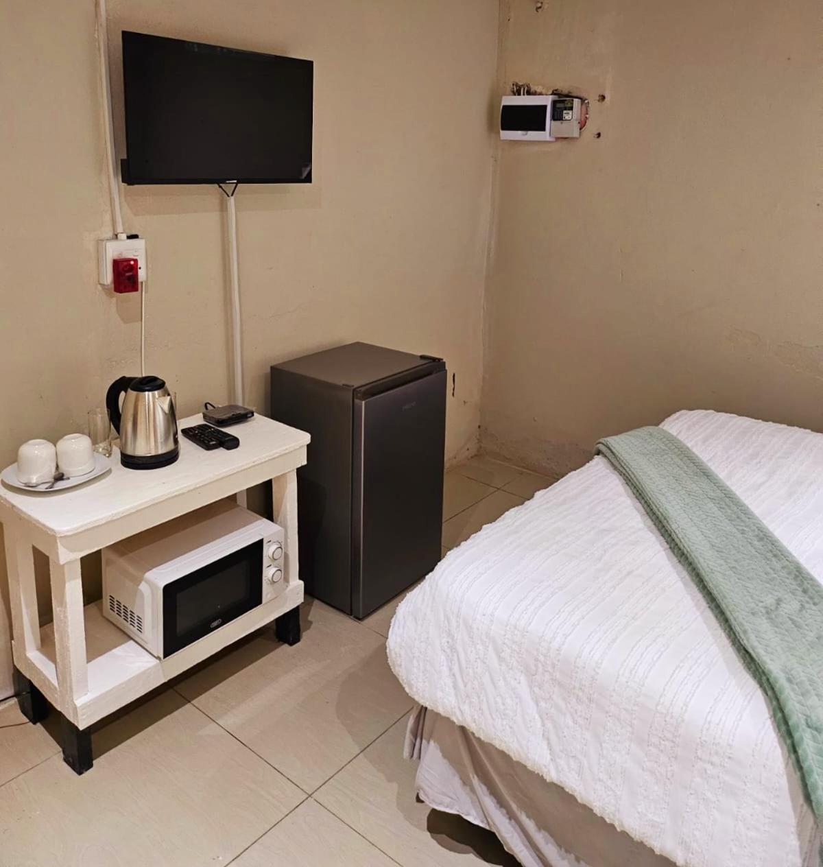 Softlife Guest House Ulundi ภายนอก รูปภาพ